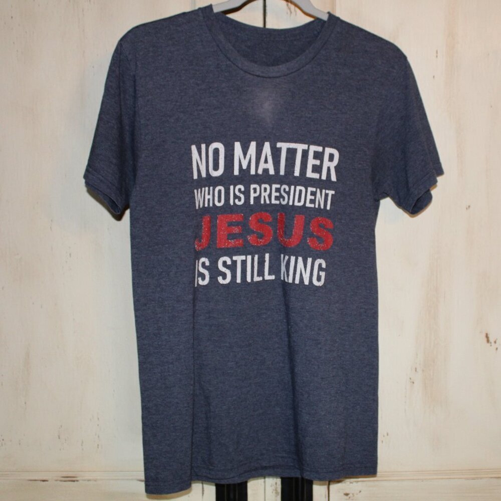 "Jesus is King" gray short sleeve t-shirt S